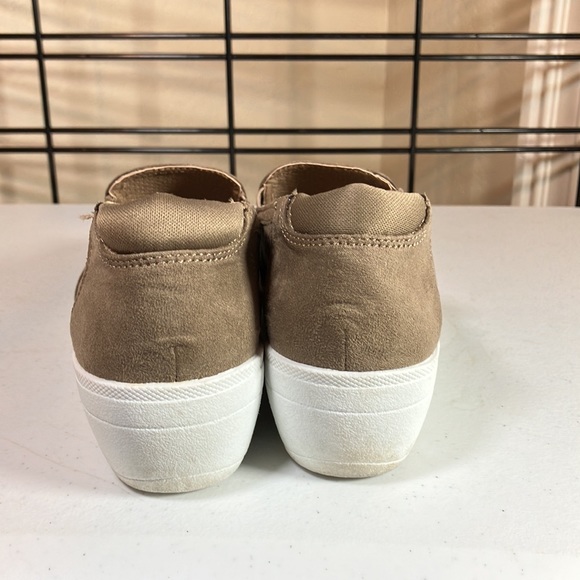 EUC Anne Klein 6.5 Women’s Taupe/Gray NISSA Casual Slip On Wedge - Picture 6 of 9